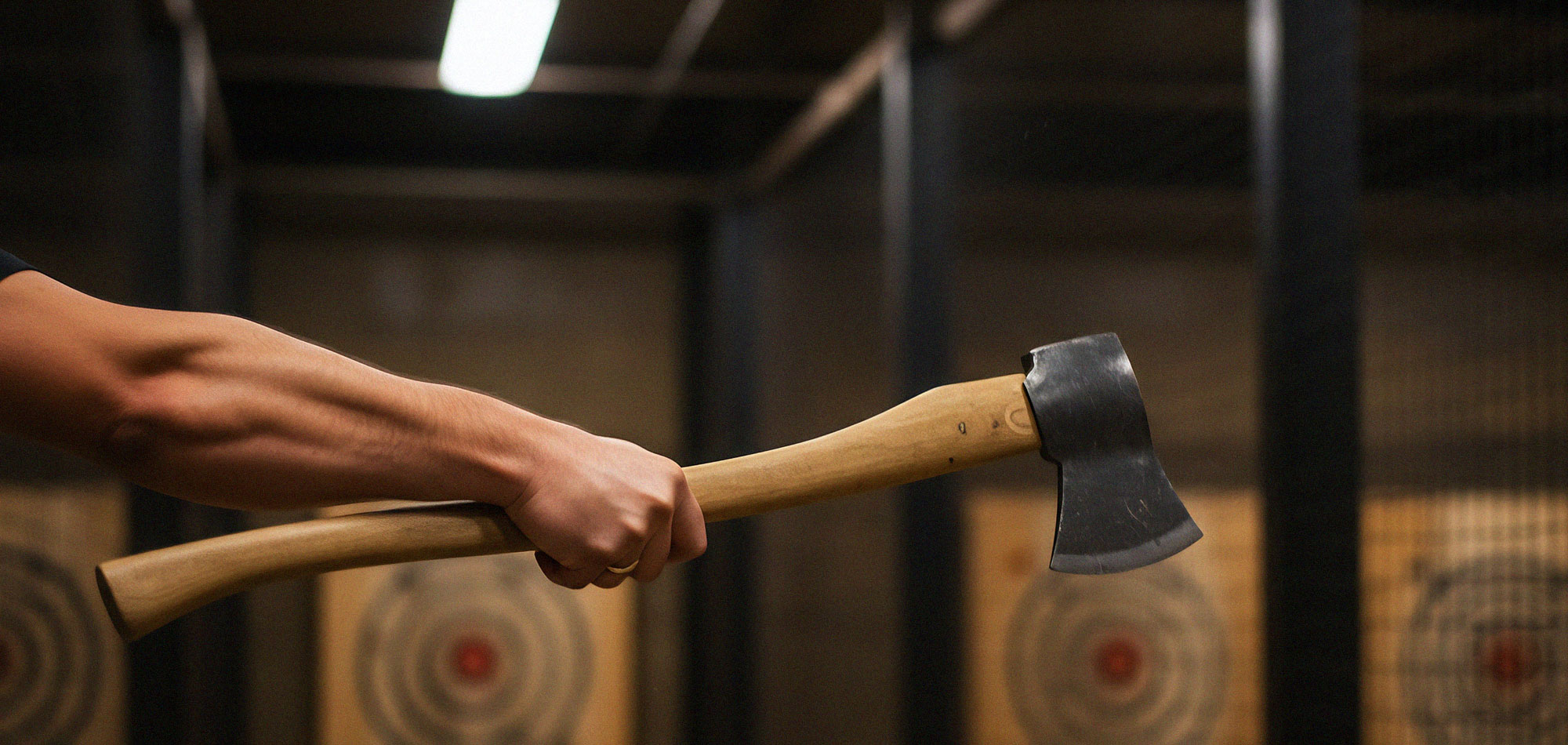 Axtwerfen in Frankfurt / Axe throwing in Frankfurt