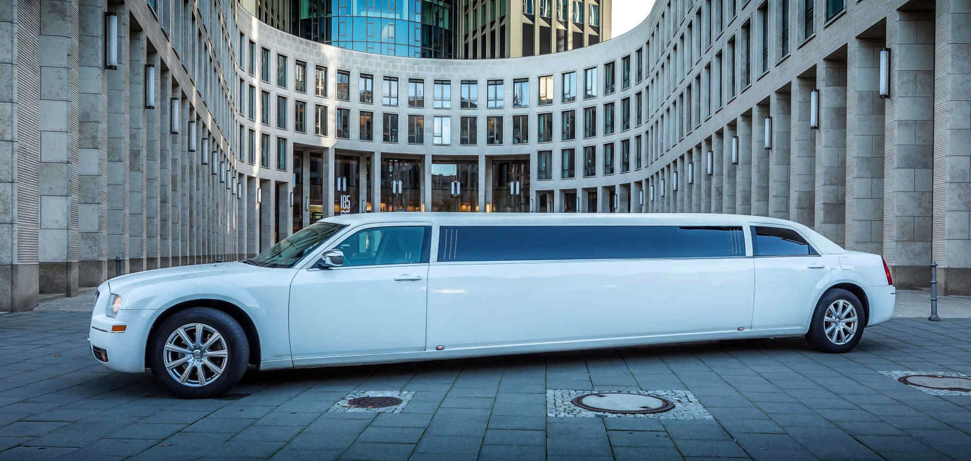 Chrysler 300C Stretchlimo in Frankfurt / Chrysler 300C stretch limousine in Frankfurt