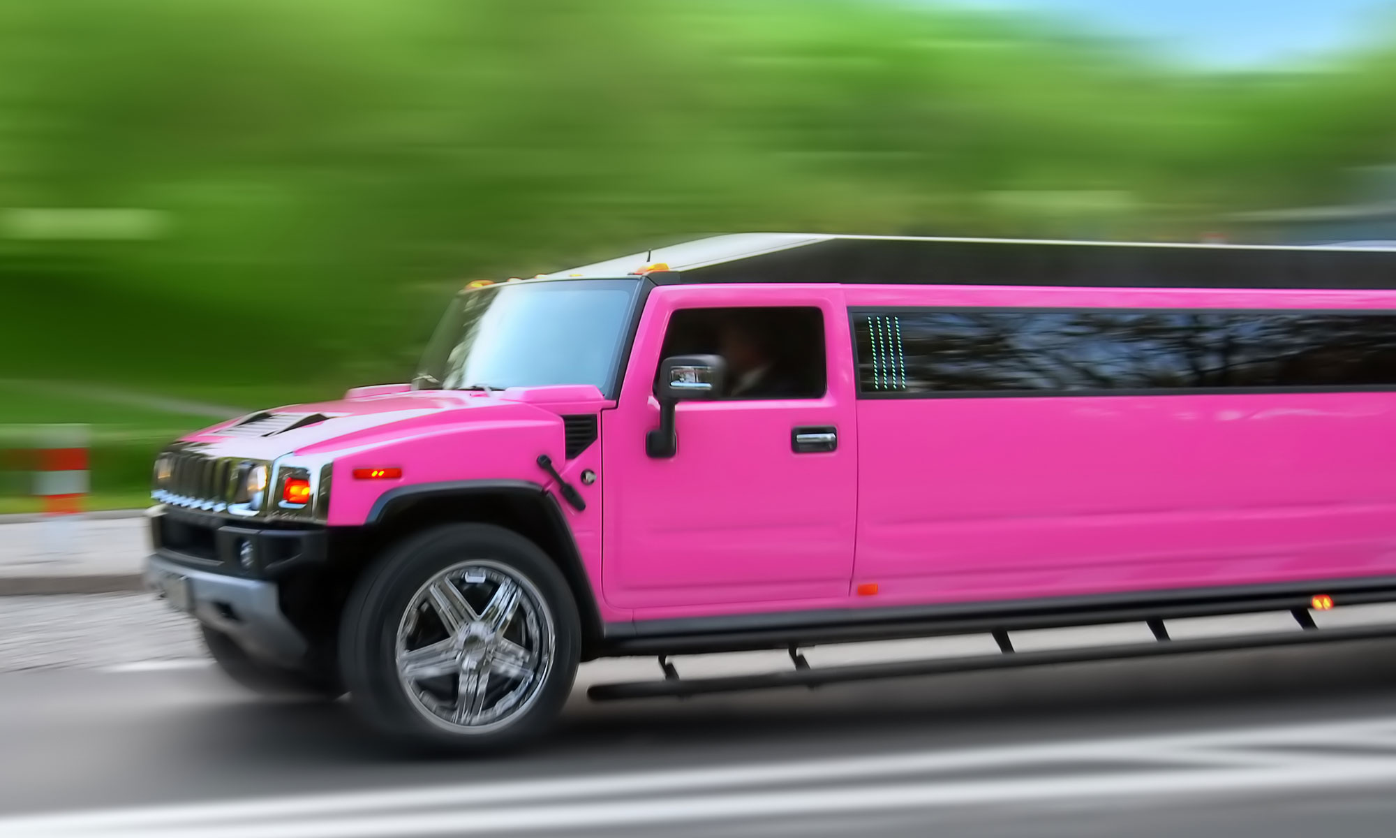 Pinke Stretchlimo für den JGA in Frankfurt am Main / Pink stretch limousine for the hen party in Frankfurt am Main